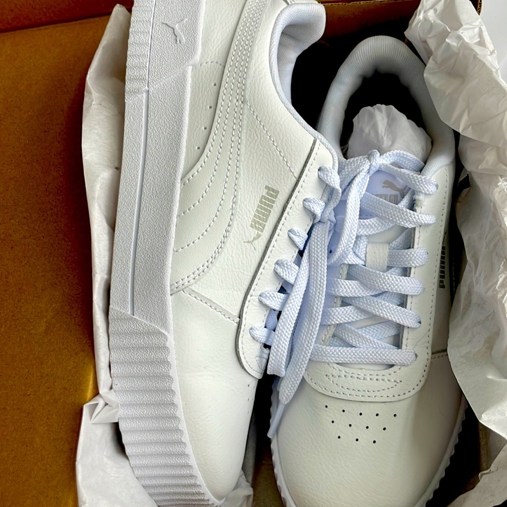 Only worn once!!! Puma softfoam sneakers